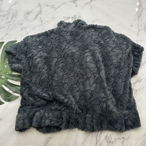 Pretty Angel Faux Fur Shrug Cardigan Sweater One Size New Gray Floral Open Front - Picture 9 of 13